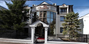Garni Hotel Vozarev